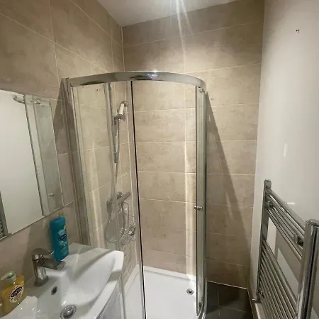 Lovely 1 Bedroom Apartment With On Street Parking London Exterior photo
