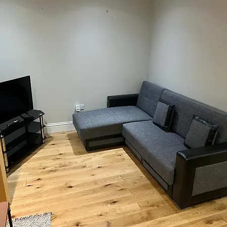 Lovely 1 Bedroom Apartment With On Street Parking London Exterior photo