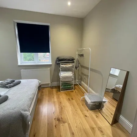 Lovely 1 Bedroom Apartment With On Street Parking London Exterior photo