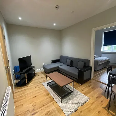 Lovely 1 Bedroom Apartment With On Street Parking London Exterior photo